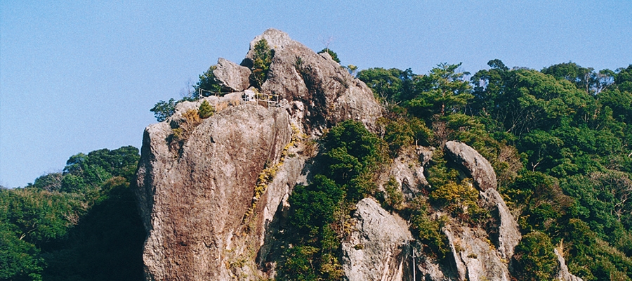 隠れ岩《左底郷》