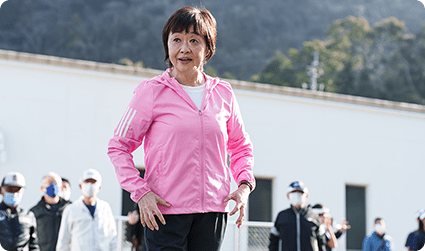 首をまわす