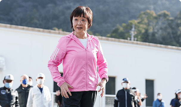 首をまわす
